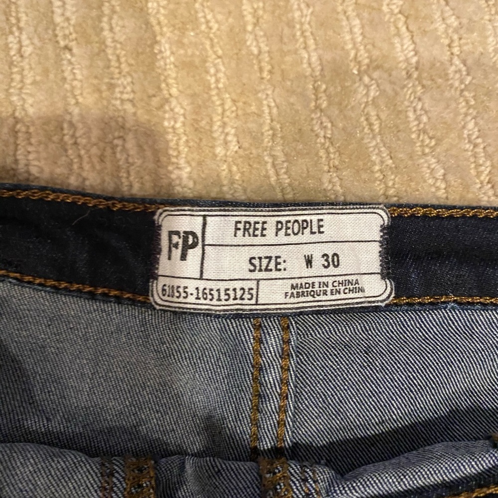 Free people cross stitched pocket denim shorts - Picture 3 of 3
